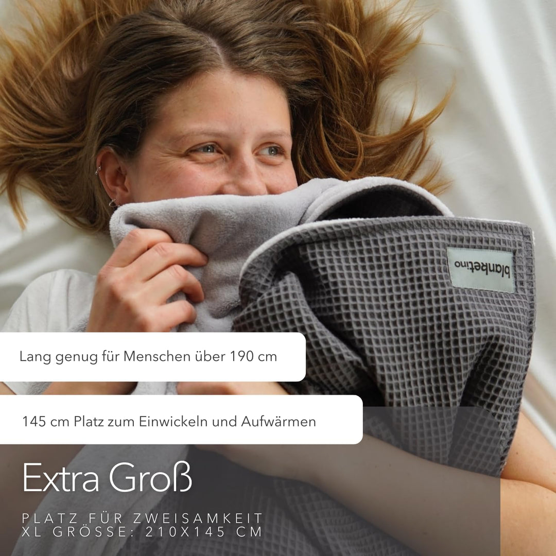 blanketino Kuscheldecke - Kuschlig warme Sofadecke Wohndecke 145 x 210 cm aus extra weichem Wellness