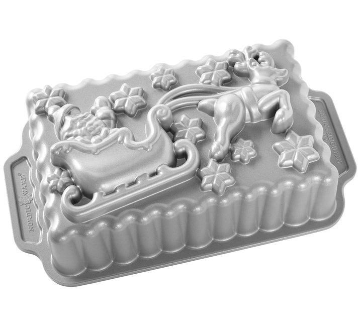 Nordic Ware Backform Santa’s Sleigh Loaf Pan Aluminium Grau, 26,1cm x 14,5cm, NW 90848