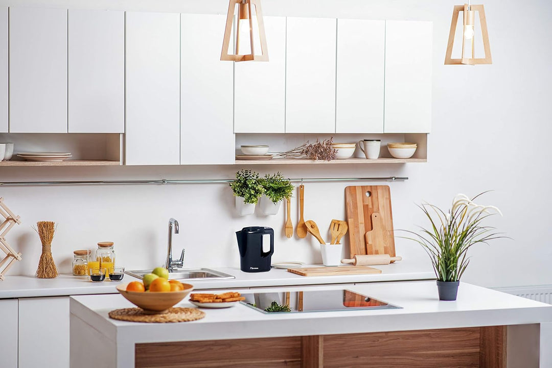 Bestron AWK810 Handlicher Reise-Wasserkocher mit Kochstopp-Automatik, 0,9 Liter, 500 Watt, Schwarz 0