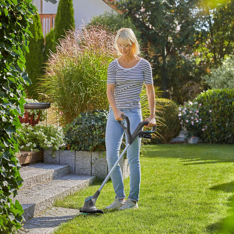 Gardena Akku-Trimmer SmallCut 23/18V P4A ohne Akku: Rasentrimmer mit 230 mm Schnittkreis, ergonomisc