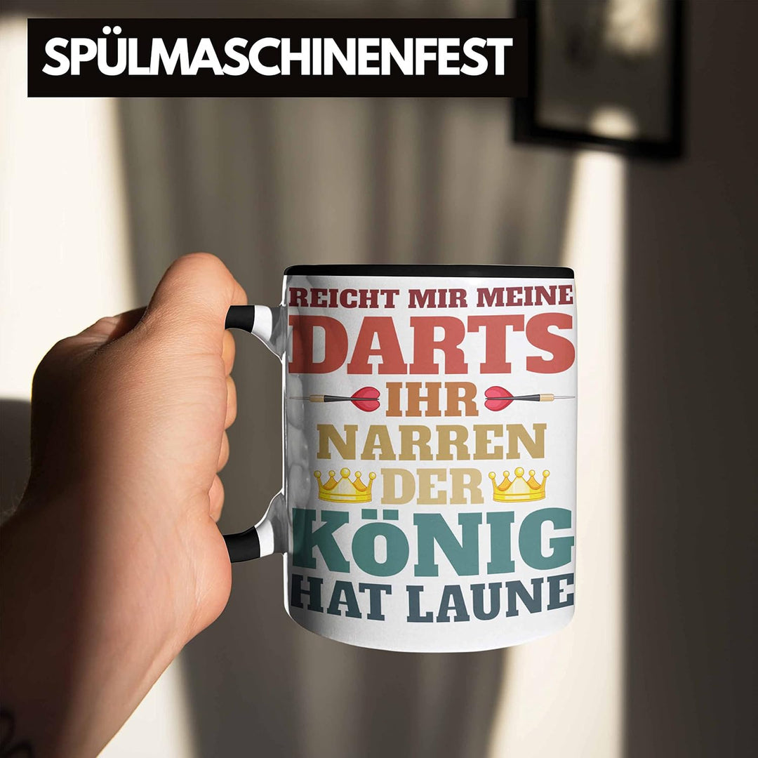 Trendation - Dart Tasse Dartpfeil Reicht Mir Meine Darts Spruch Männer Dart-Spieler Geschenkidee (Sc