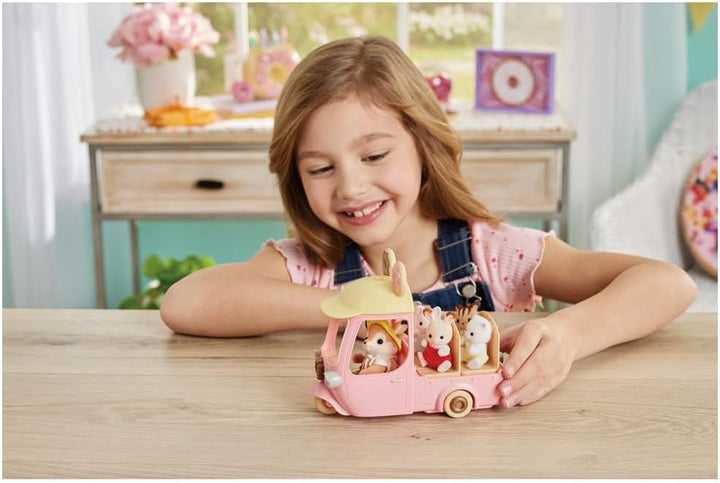 Sylvanian Families - 5808 Donutwagen mit Figur, Spielset mit Tierfigur, samtige Tierfiguren, Spielze