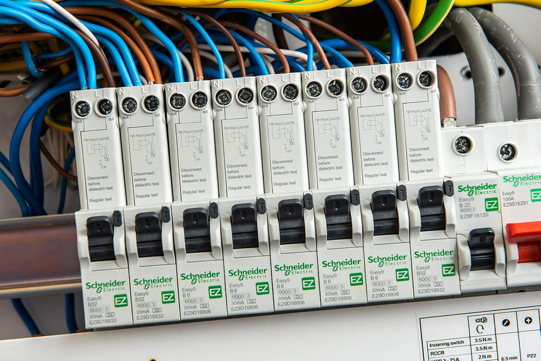 Schneider Electric EZ9D16832 Easy9 Fehlerstromschutzschalter mit Überstromschutz, 1 P + NS, 32 A, B