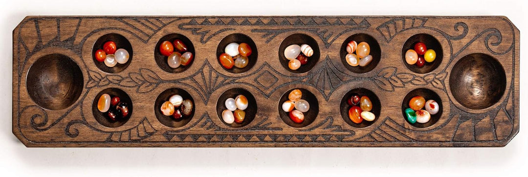 Yellow Mountain Imports Mancala-Set mit 44 Zentimeter Massivholzbrett und Quarzkiesel-Spielsteinen –