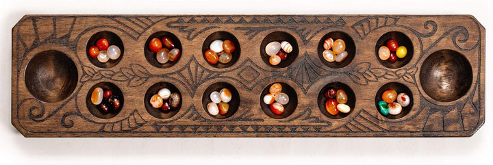 Yellow Mountain Imports Mancala-Set mit 44 Zentimeter Massivholzbrett und Quarzkiesel-Spielsteinen –