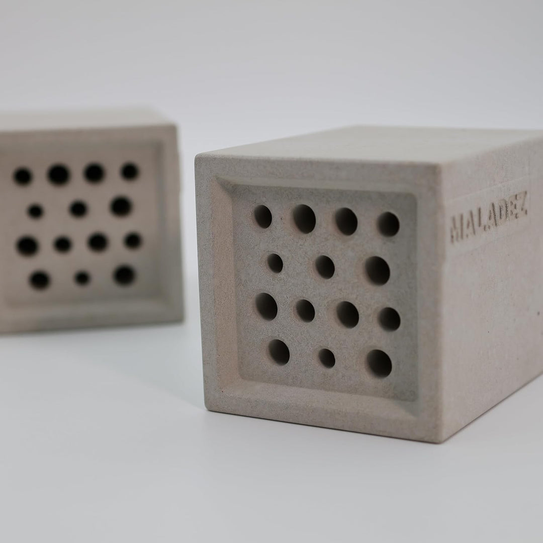 Bienenhotel aus Beton für Wildbienen und Insekten für den Garten (Nisthilfe) - Maladez