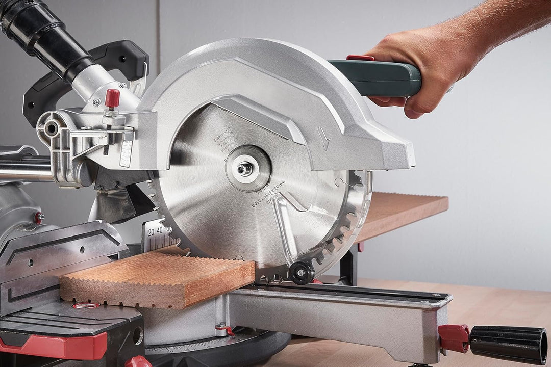 wolfcraft 6547000 Kapp- und Gehrungssägeblatt ø 250 mm - feine, saubere Schnitte