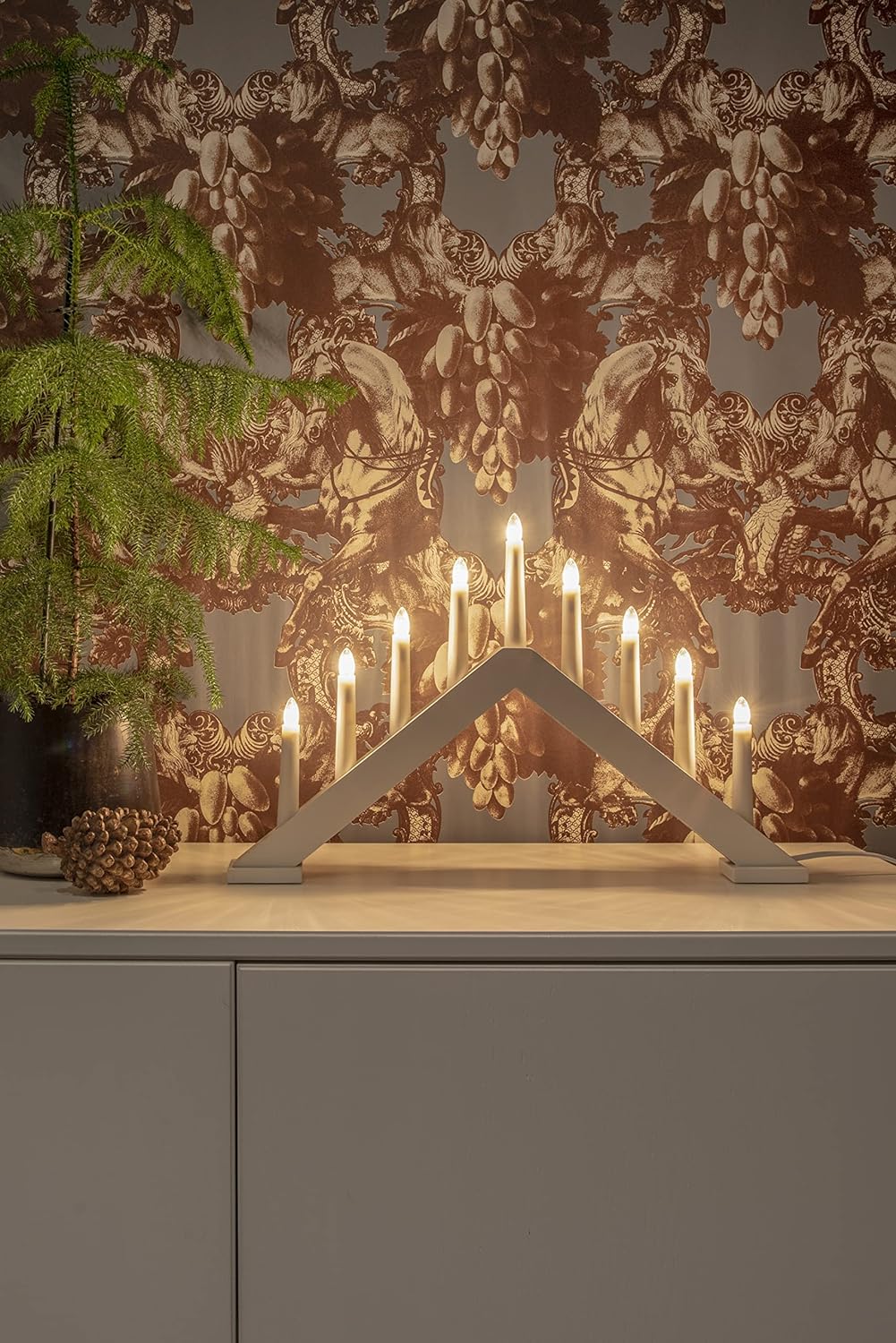 Konstsmide Holzleuchter, mattweiss lackiert, mit an/aus Schalter, 9 klare Birnen, 230V, Innen, weiss