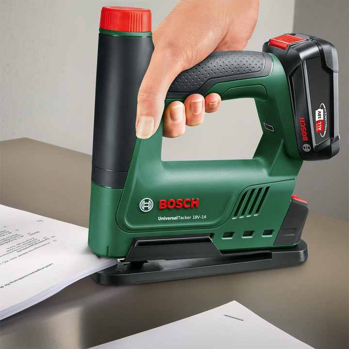 Bosch Akku-Tacker UniversalTacker 18V-14 (Tackern/heften in Weich-und Hartholz; für Klammern und Näg