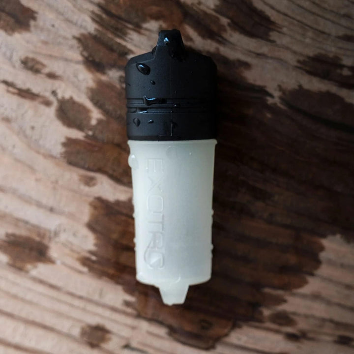 Exotac FireSLEEVE Robuste, wasserdichte Feuerzeugtasche – leuchtet im Dunkeln