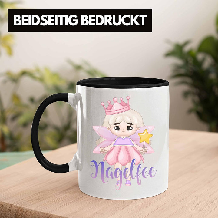 Trendation - Nagel-Fee Tasse Geschenk Nagelstudio Mitarbeiterin Gel-Nägel Spruch Süsse Grafik (Schwa
