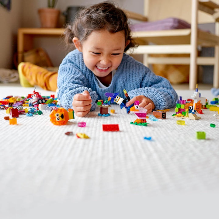 LEGO Classic Kreativ-Bauset mit durchsichtigen Steinen, mit Löwe, Vogel und Schildkröte, Konstruktio