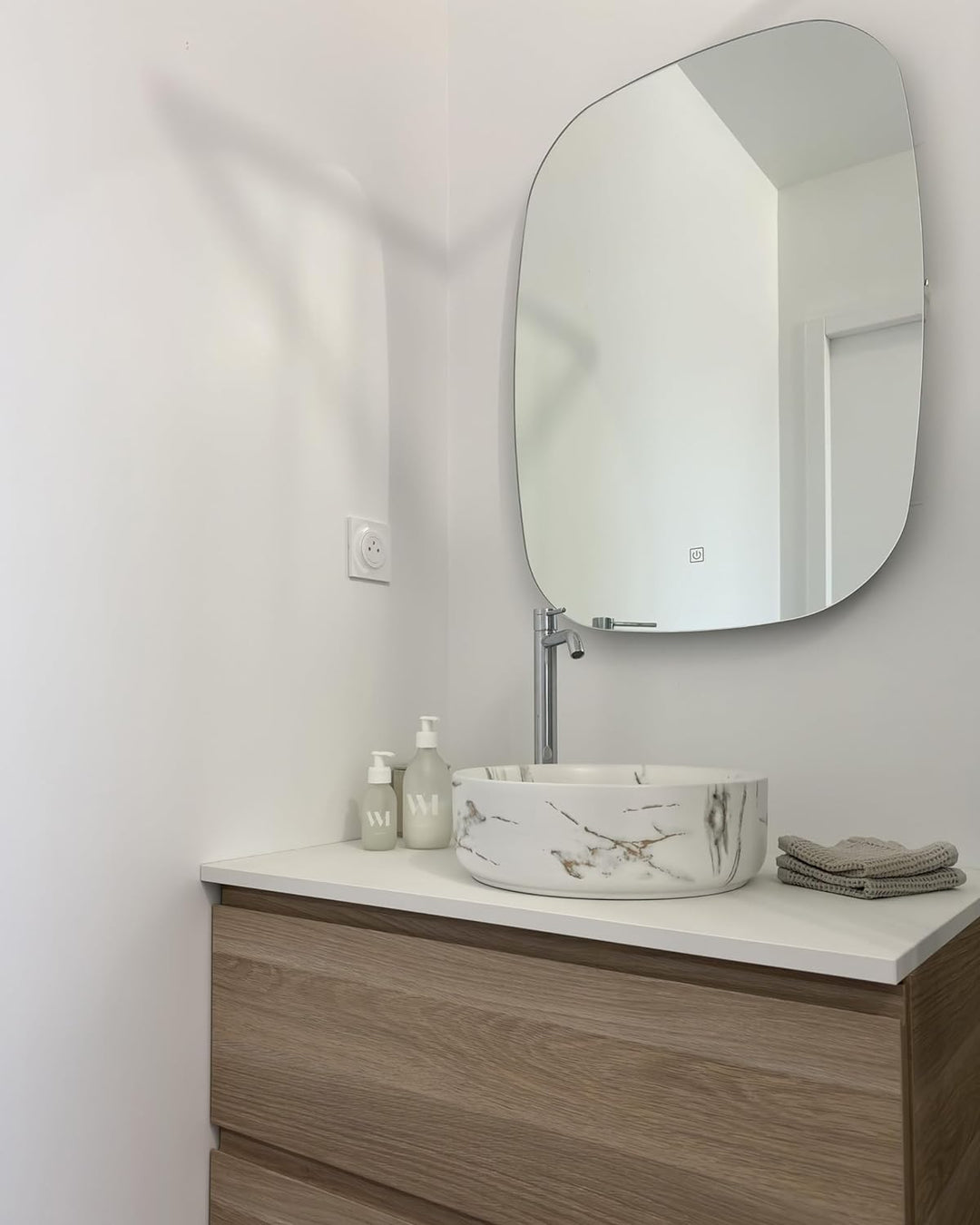 Modern Ovaler LED Wandspiegel Badezimmer Schlafzimmer ø 78 cm Silber Bergerac