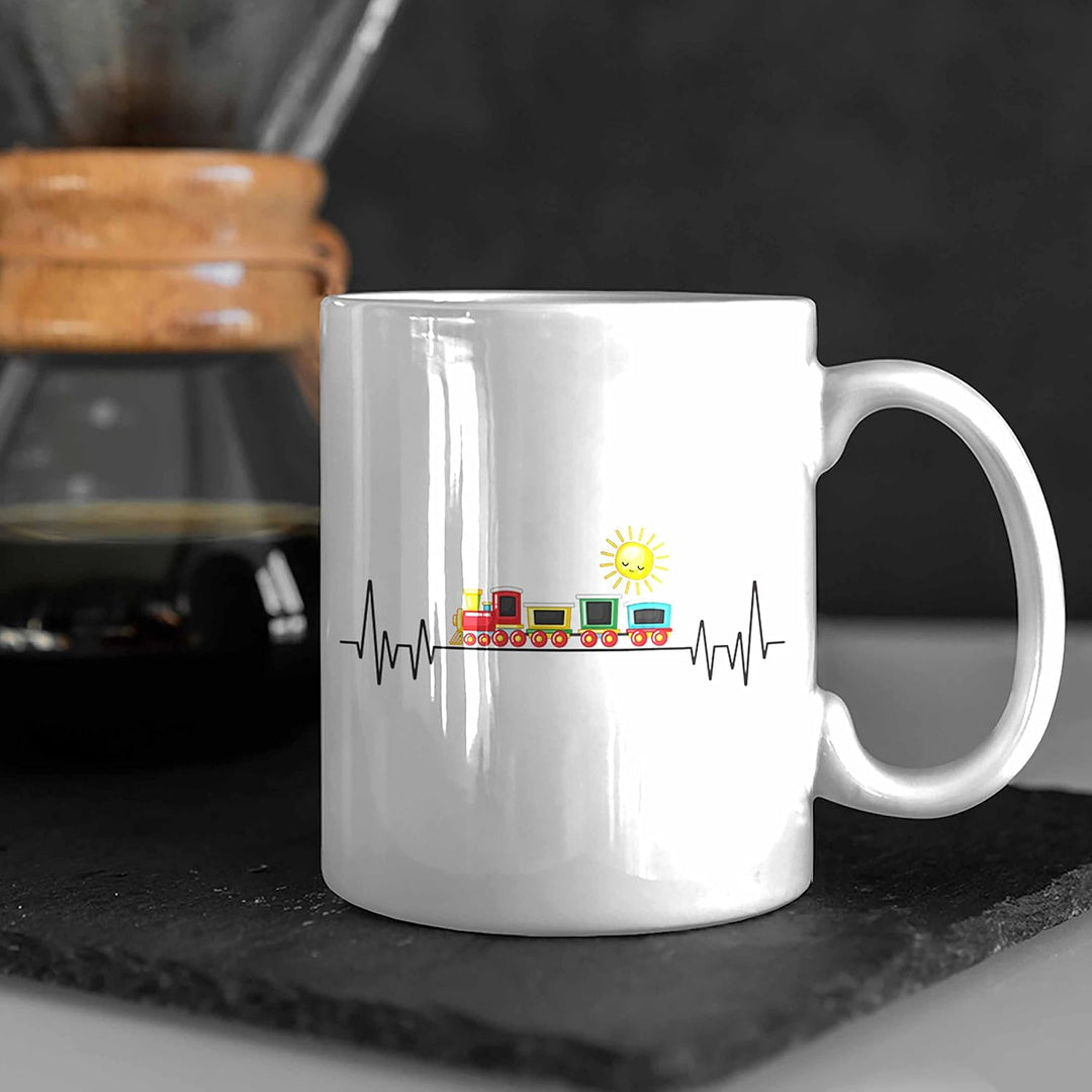 Trendation - Zug Züge Herzschlag Tasse Geschenk für Eisenbahner Zugführer Hobby Geschenkidee (Weiss)