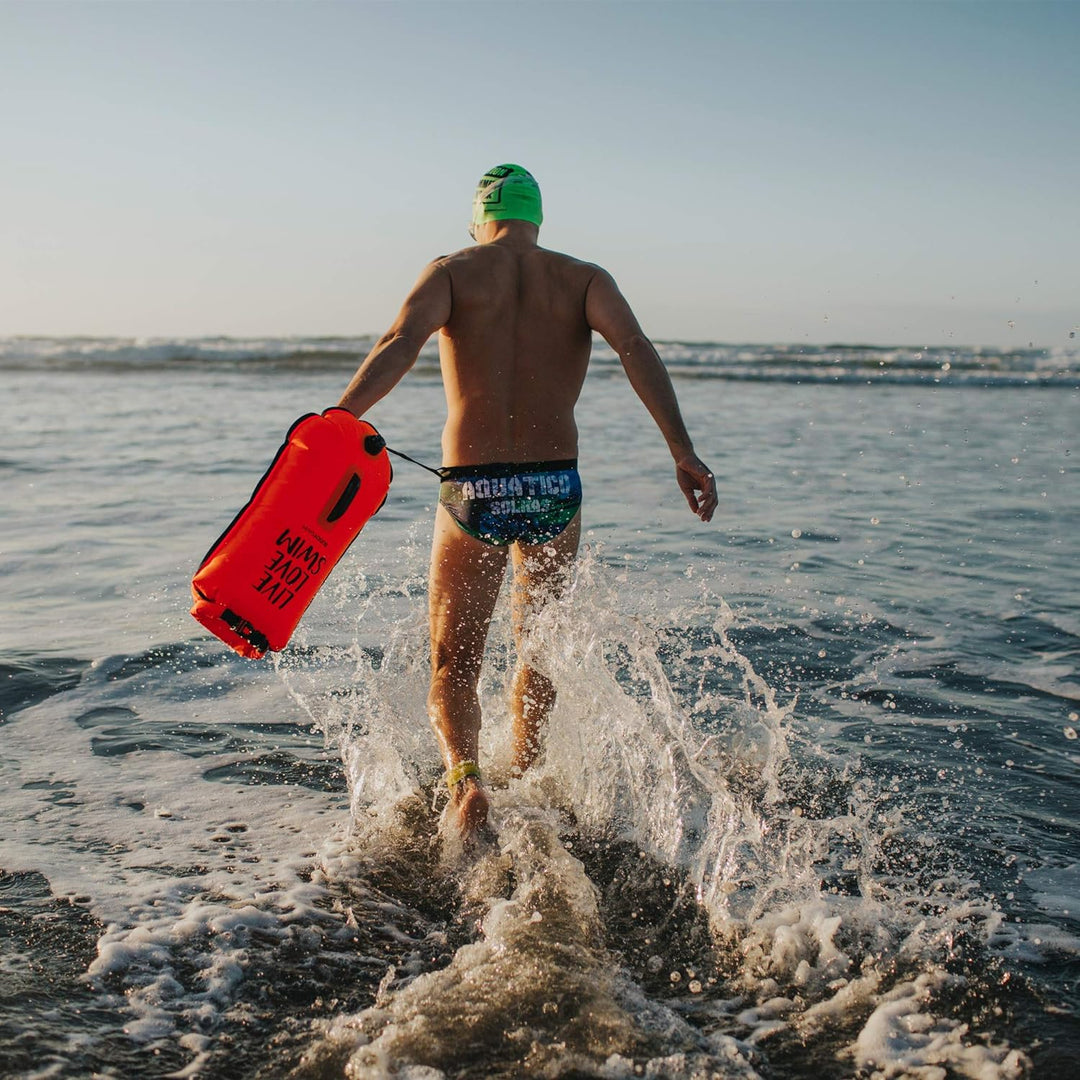 Buddyswim Set aus Freiwasser-Schwimmboje 28 Liter und Badekappe. Sicherheitsboje zum Schwimmen im of