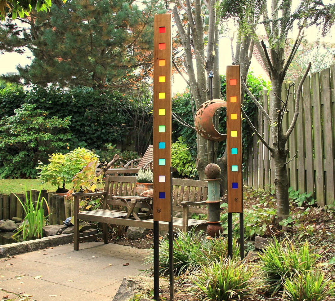Gartenskulptur aus Holz und Glas. Gartendekoration als Unikate handgefertigt und wetterfest