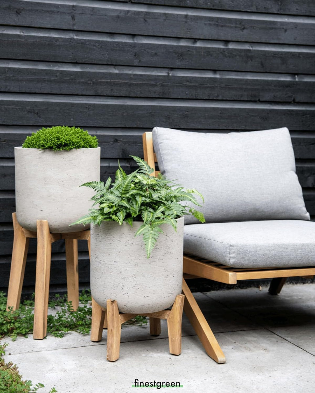 Finestgreen Charlie Feet Low | Handgefertigtes Pflanzgefäss auf Holzfüssen (M Ø:21 H:25,5 cm, Grau)