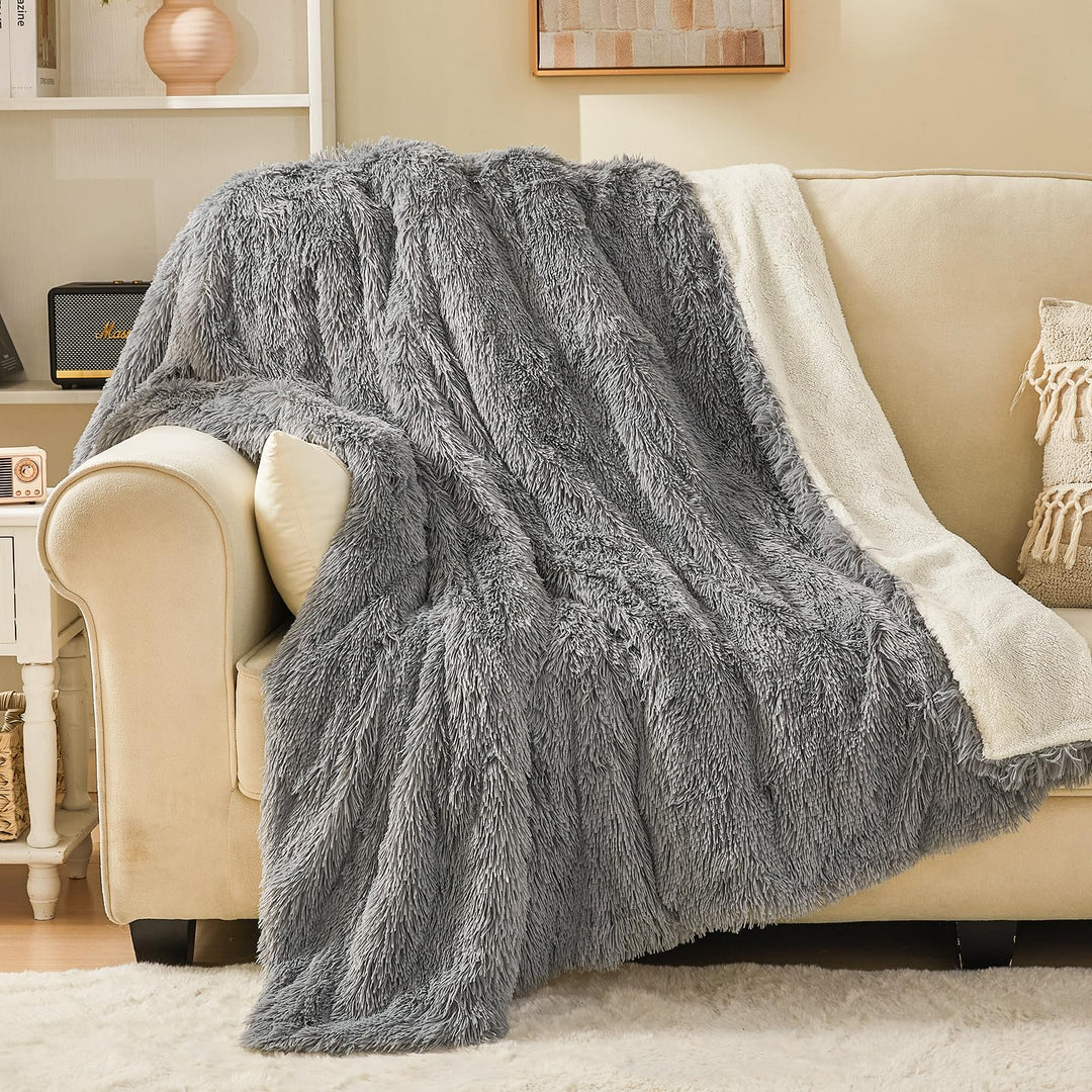 EMME Faux Kuscheldecke Flauschig, 150 x 200 cm, Felldecke, Pelz Wolldecke, Wohndecke, Super Weich, P