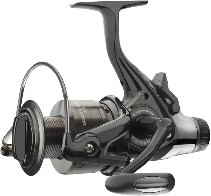 Daiwa - Black Widow Baitrunner/Freespool Rollen Grössen 3500A/4000A/4500A/5000A Karpfen Hecht Lachs