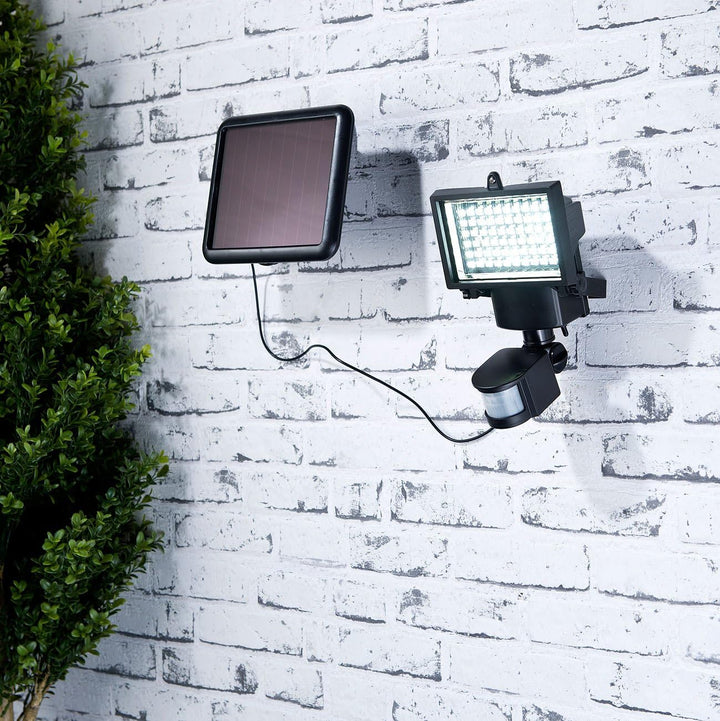 Luminea Wandfluter aussen: Solar-LED-Wand-Fluter für aussen, mit Bewegungssensor, 600 Lumen, IP44 (L