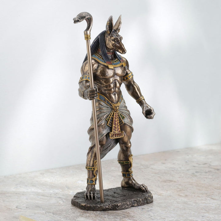 Veronese Design 26,7 cm hohe ägyptische Gott-Anubis mit Kobra-Kopf-Zepter-Statue