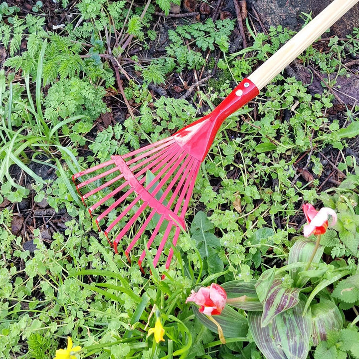 Kinder Gartenrechen Metall mit Holzstiel, Kinder Garten Spielzeug Laub Rechen Fächerbesen (Rot), Rot