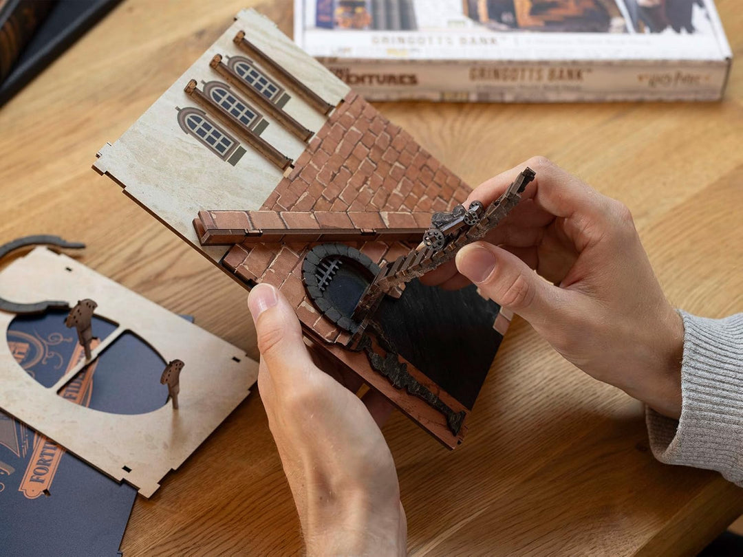 Revell Modellbausatz Tiny Adventures, Gringotts Bank Harry Potter, 3D Miniaturhaus, DIY Book Nook Ho