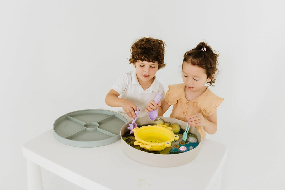 Jellystone Designs, Tray Play 2-in-1-Spieltablett mit Deckel, sensorisches Spiel für Kinder ab 3 Jah