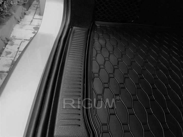 Passgenaue Kofferraumwanne und Gummifussmatten geeignet für Mercedes B-Klasse W247 ab 2019 + Gurtsch