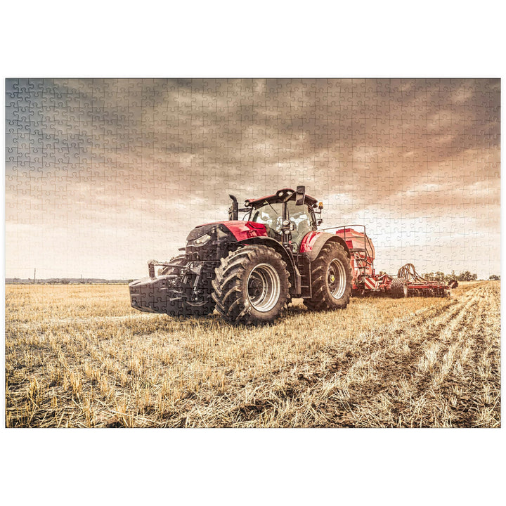 Moderner roter Traktor bei der Einsaat - Premium 1000 Teile Puzzle - MyPuzzle Sonderkollektion von P