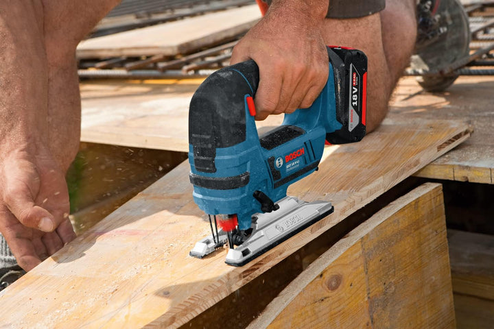 Bosch Professional 18V System Akku Stichsäge GST 18V-LI B (inkl. 2x4.0 Ah Akku, Schnellladegerät, 3x