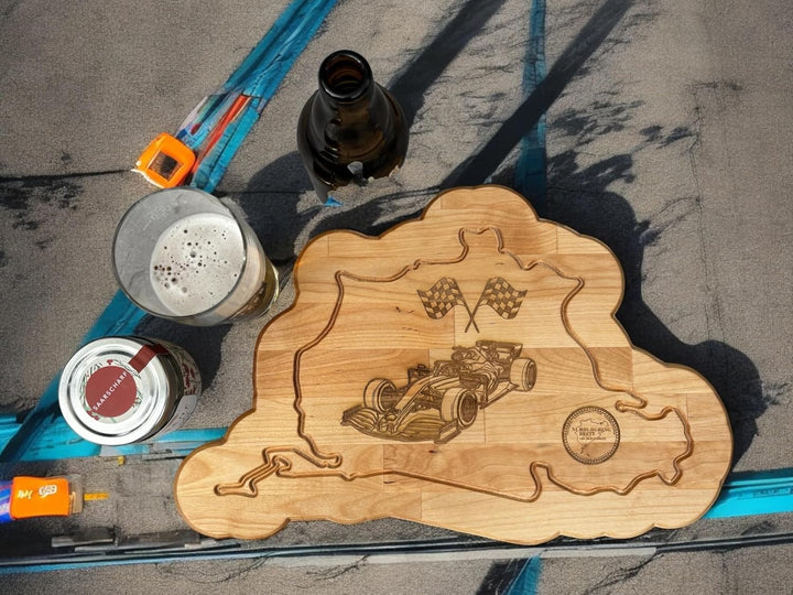 Nürburgring-Brett aus Holz, Frühstücksbrettchen aus der Eifel, Geschenkidee für Motorsport Fans, Ges