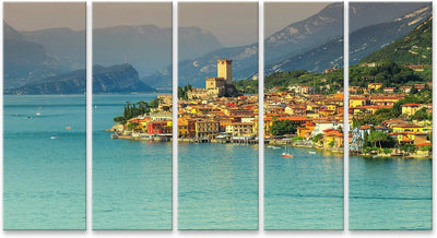 islandburner Bild auf Leinwand Atemberaubendes Malcesine Touristen Resort Hohe Berge Gardasee Italie