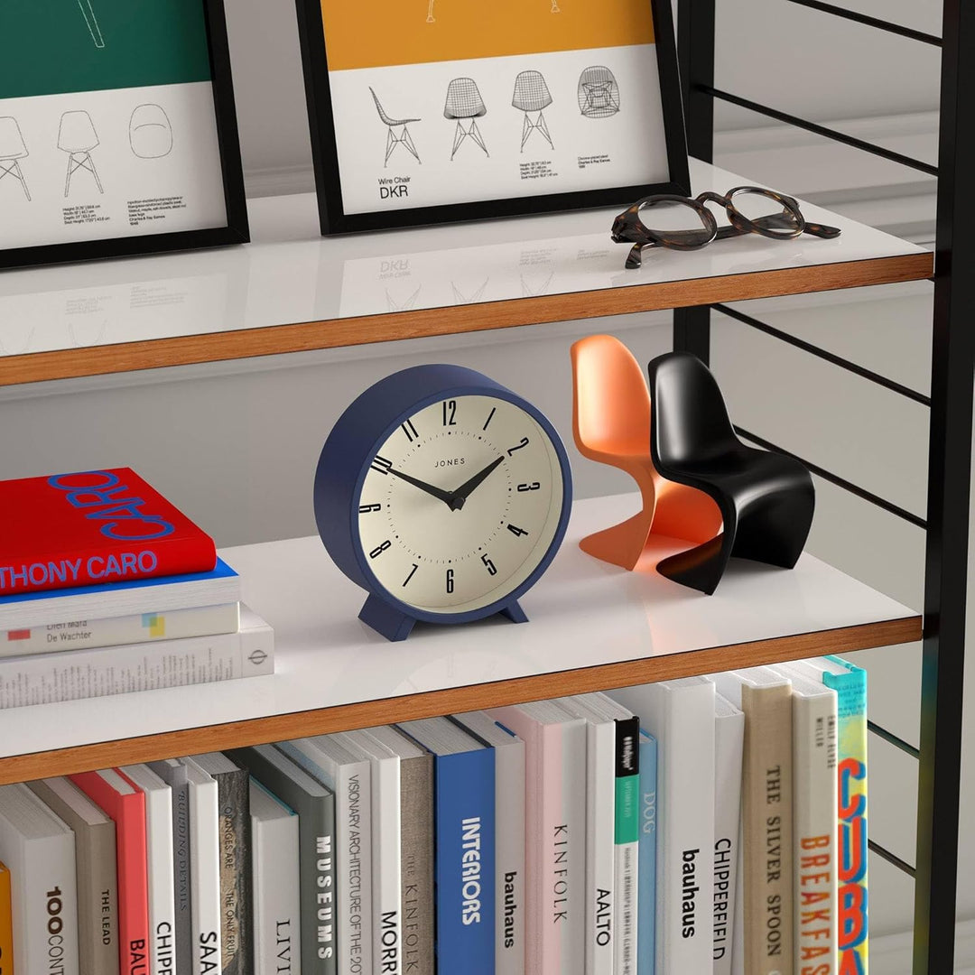 JONES CLOCKS® Schreibtischuhr 'Venus' – modernes rundes Design in Blau, stilvoller Retro-Look für Re