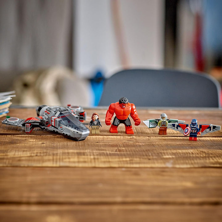 LEGO Marvel Showdown zwischen Captain America und Red Hulk, Geschenk für Kinder, Set mit baubarem Je