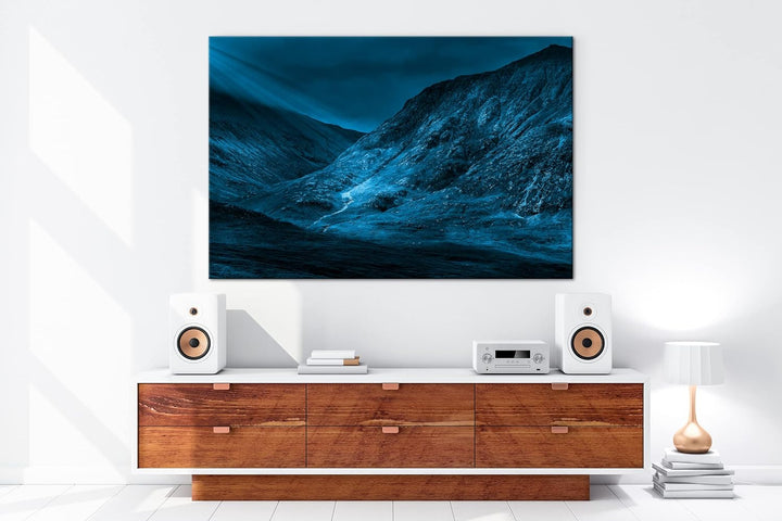 Leuchtende Landschaft in den Highlands Format 100x70 Effekt: Monocrome Blau als Leinwandbild, Motiv