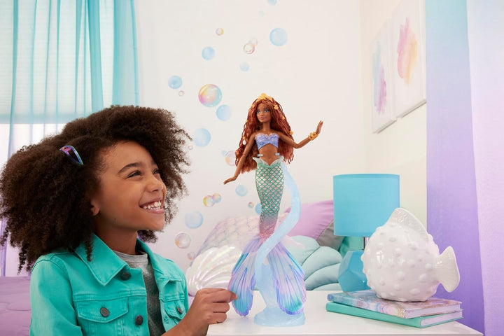 Disney Arielle, die Meerjungfrau - Deluxe-Meerjungfrauenpuppe mit Haarperlen und Puppenständer für f