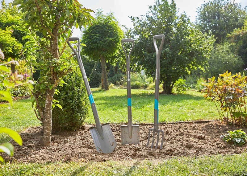 Gardena NatureLine Spitz-Spaten: Gartenspaten mit Beschichtung zum Umgraben und Ausheben, Stiel aus