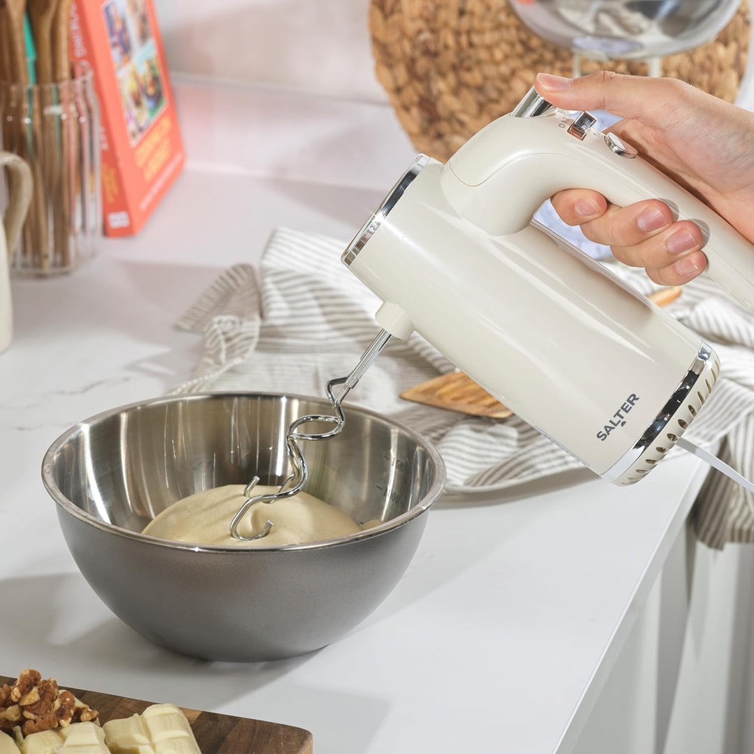 Salter Cream Retro Handmixer – Elektrischer Schneebesen, 5 Geschwindigkeiten + Turbo, XL Chrom-Schne