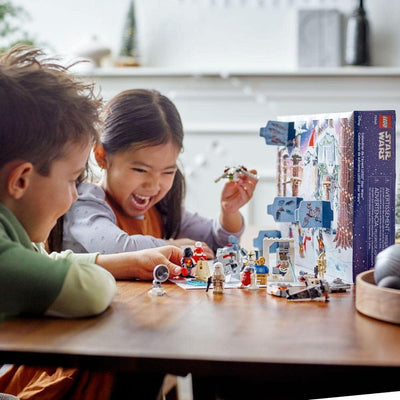 LEGO 75340 Star Wars Adventskalender 2022, 24 Weihnachtsspielzeuge, darunter Minifiguren Gonk Droid,