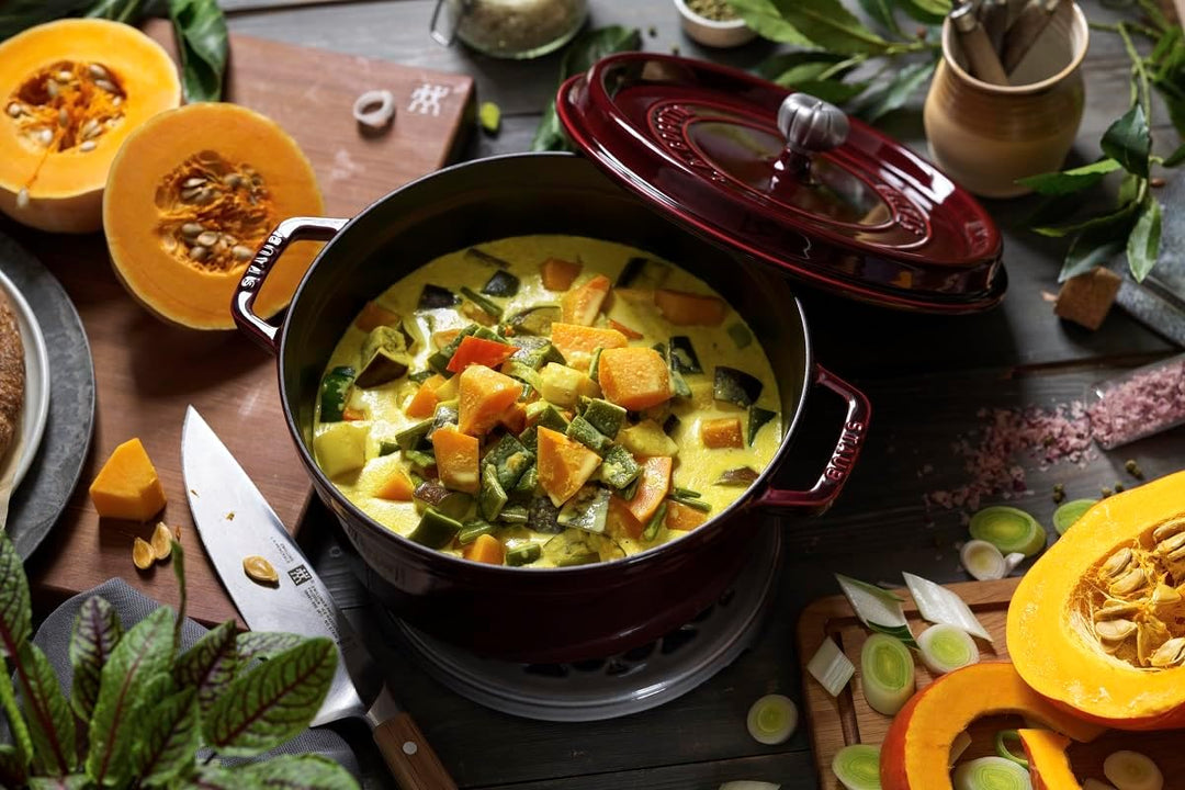 STAUB Gusseisen Bräter/Cocotte, Rund 26 cm, 5 L, Aromaregen Funktion, Für alle Herdarten geeignet, G