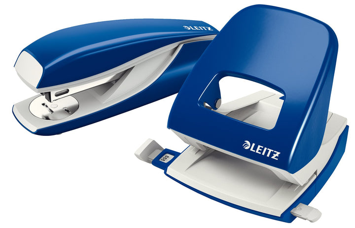 Leitz Büro Heftgerät und Locher-Set, Für 30 Blatt, Ergonomische Design, Blau, NeXXt-Serie, 50950035