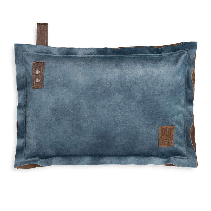 KNIT FACTORY - DAX Kissen - Luxuriöses und samtweiches Dekokissen - Sofakissen - 60x40 - Jeans 60x40