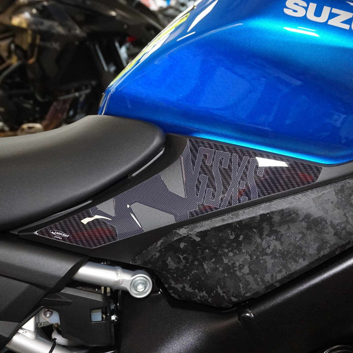 labelbike - 3D Aufkleber Seitensattelschoner kompatibel mit Suzuki GSX-S 1000 2021 Kohlenstoffartig
