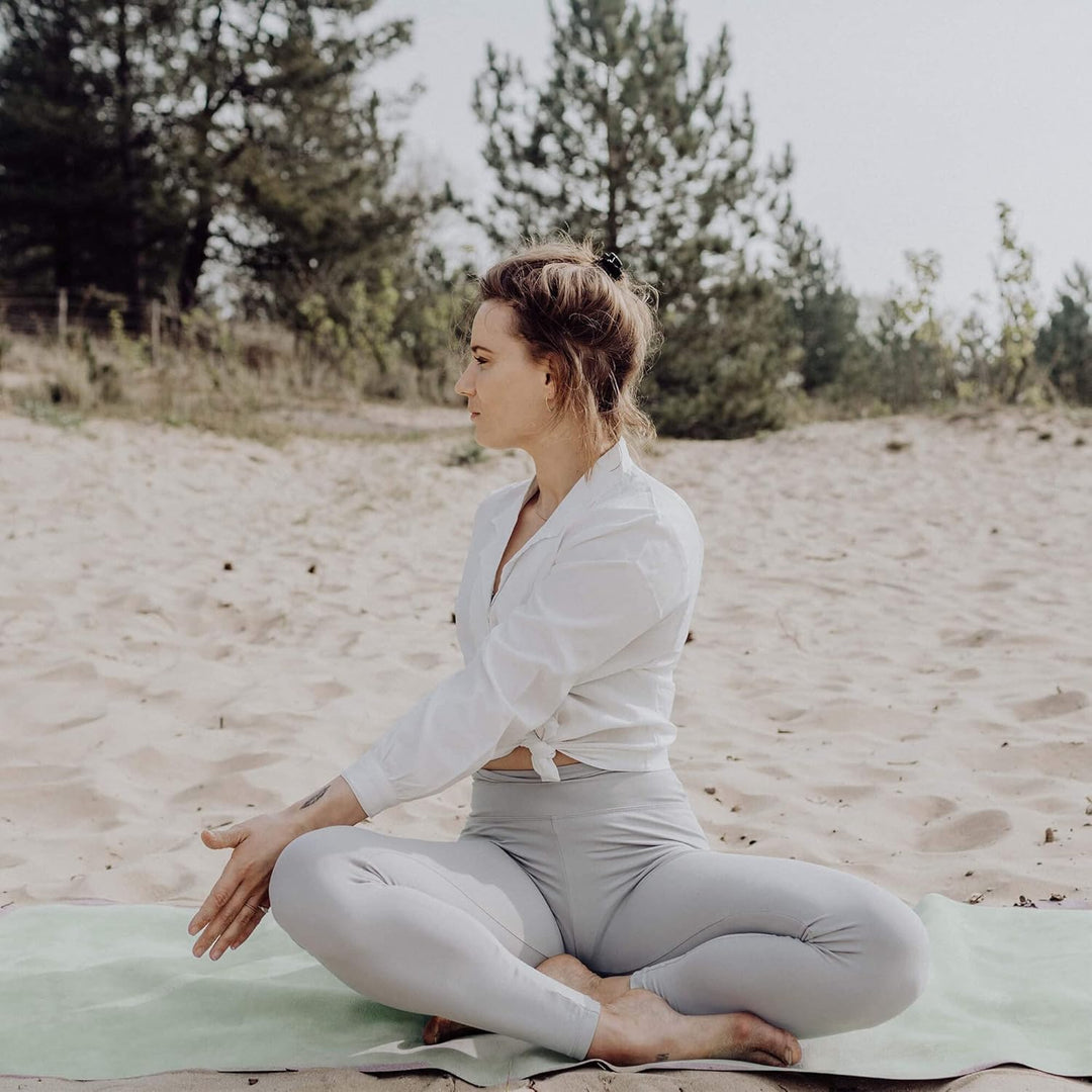 FLXBL Reise Yogamatte und Auflage – Dünn, Leicht, Faltbar und Waschbar Sage, Sage
