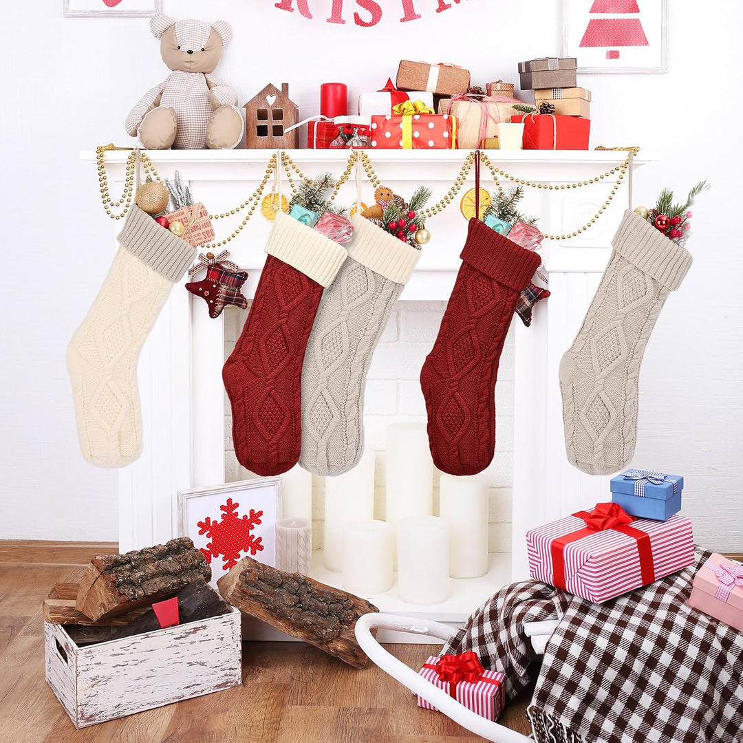Set mit 5 Zopfstrick-Weihnachtsstrümpfen – elegantes Rot, Grün und Creme-Sortiment – gemütliche und