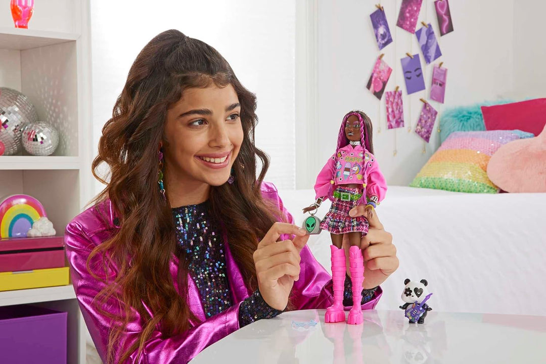 Barbie-Puppe mit Panda, Barbie Extra, Kinderspielzeug, Kleidung und Accessoires, brünettes Haar mit