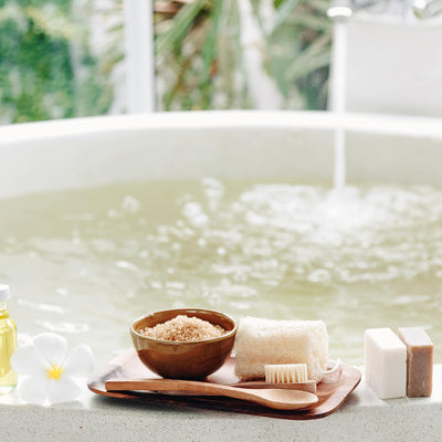 Vitabay Sauna- und Badesalz Lavender Bay 1000 g • Sanftes Körperpeeling • Whirlpool geeignet, Lavend