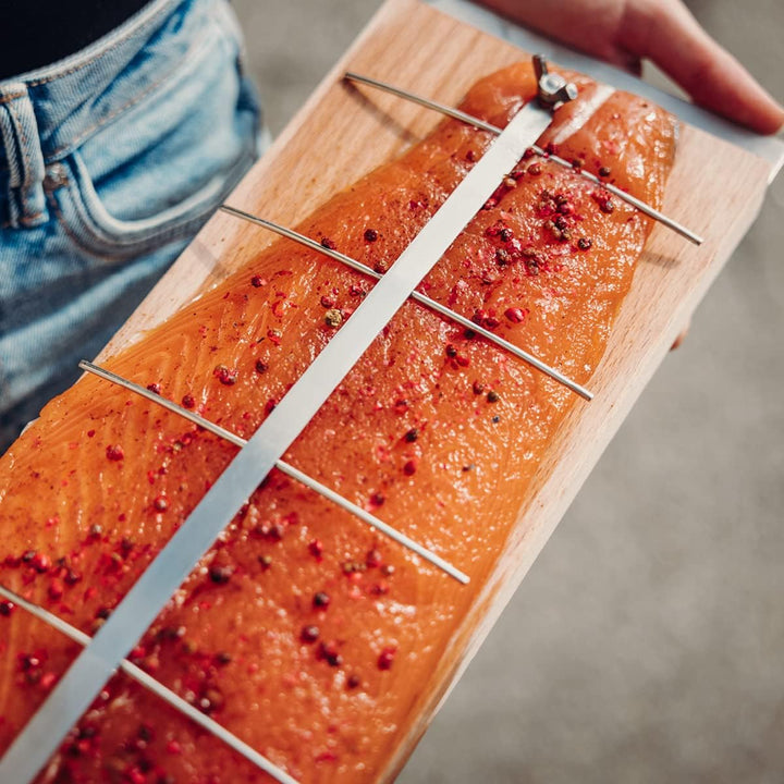 höfats - Flammlachsbrett mit Edelstahl Halterung - Flammlachs Räucherbrett aus Buche - verstellbar z