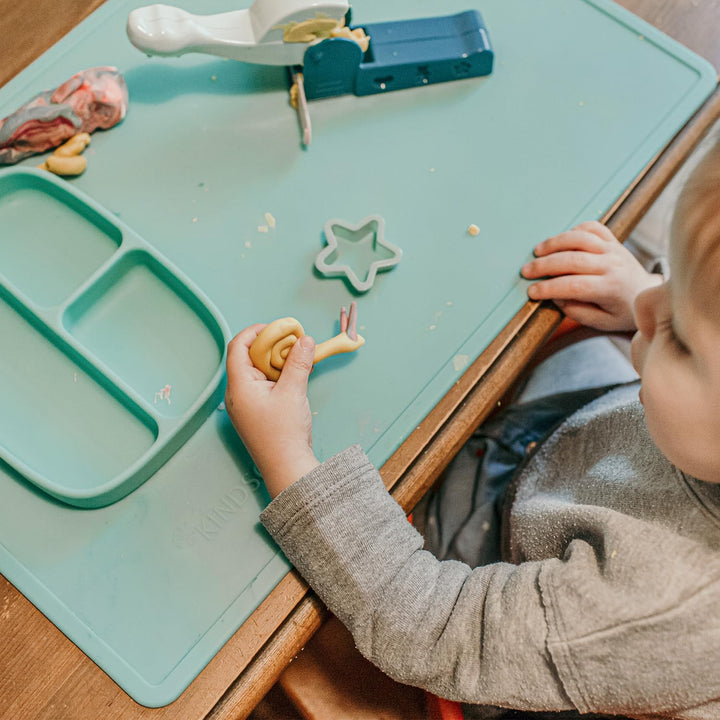 Kindsgut Mal- und Bastelunterlage aus Silikon für Kinder, Mint | Rutschfeste Schreibtischunterlage,
